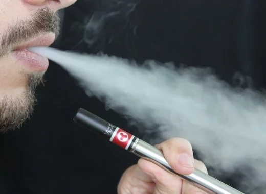 Tabac et cigarette électronique - La cigarette électronique : une surprise pour les tabacologues, un espoir pour la Santé Publique