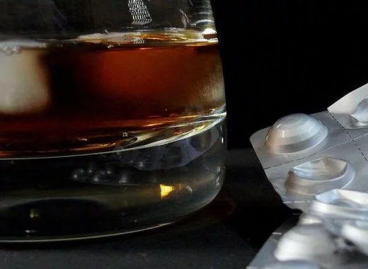 Baclofène et alcool : la saga atypique d'un médicament