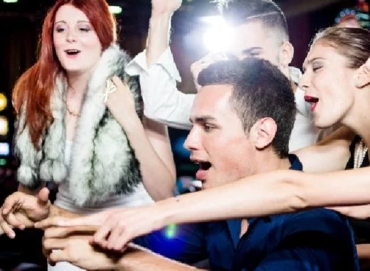 Les dark nudges pour favoriser l'addiction aux jeux d'argent