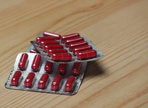 La résistance aux antibiotiques : un processus évolutif façonné par les politiques de santé