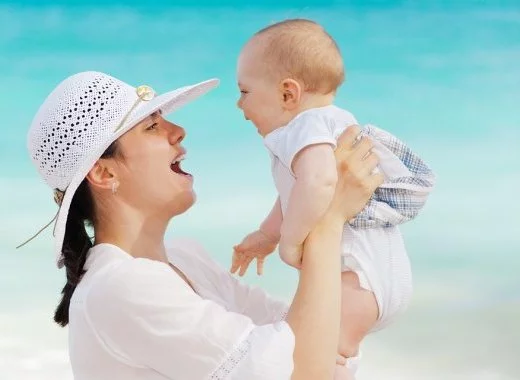 Les expériences de Harry Harlow et de Mary Ainsworth sur l'amour maternel