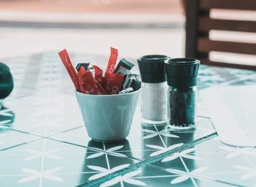 L'aspartame, « tueur silencieux » ou édulcorant alimentaire sans risque ?